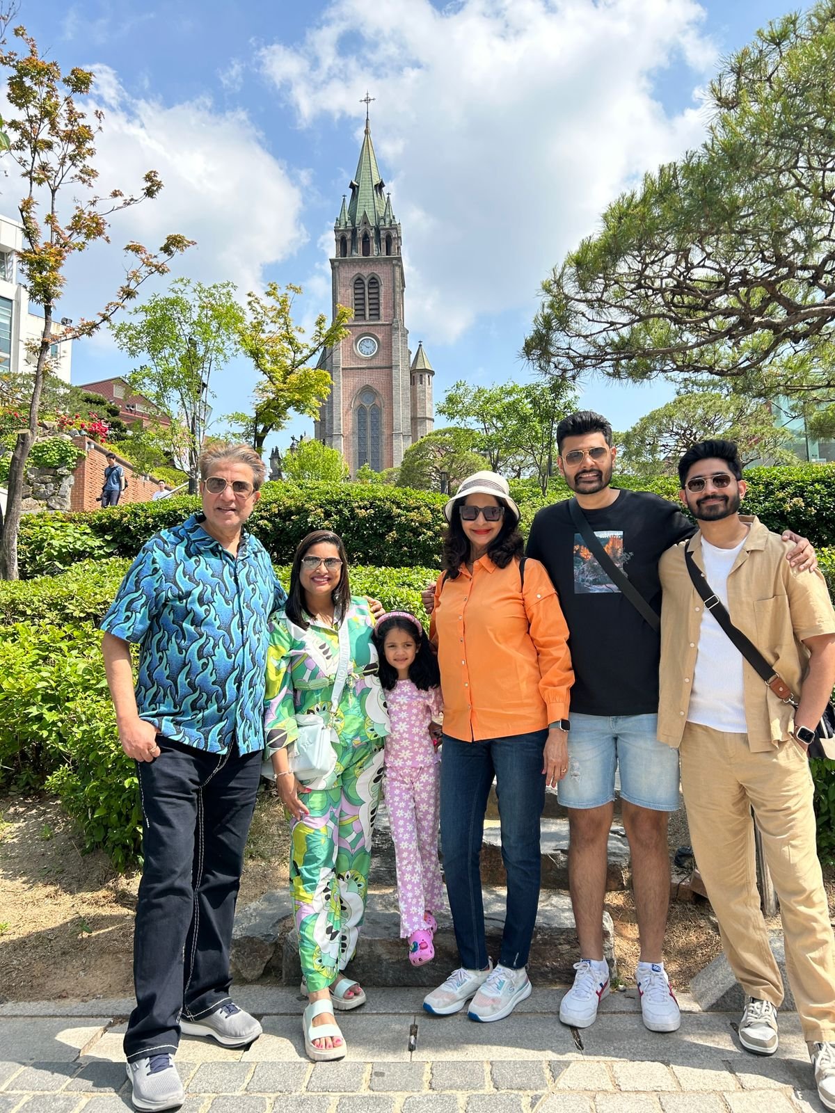 Master Chef Deepa Suhas Awchat with husband Suhas Awchat and family