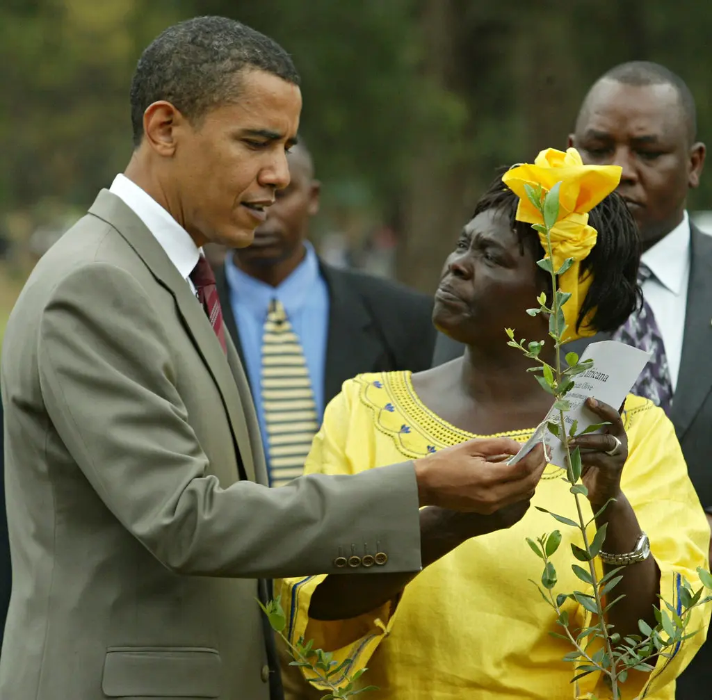 Environment Warrior Wangari Maathai with Barack Obama