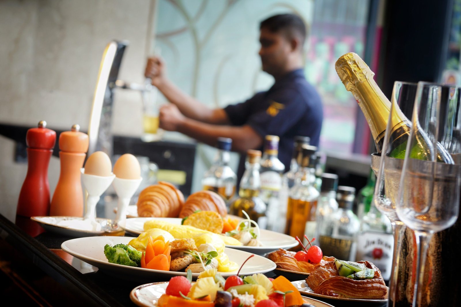 Breakfast at bar - Novotel Kolkata
