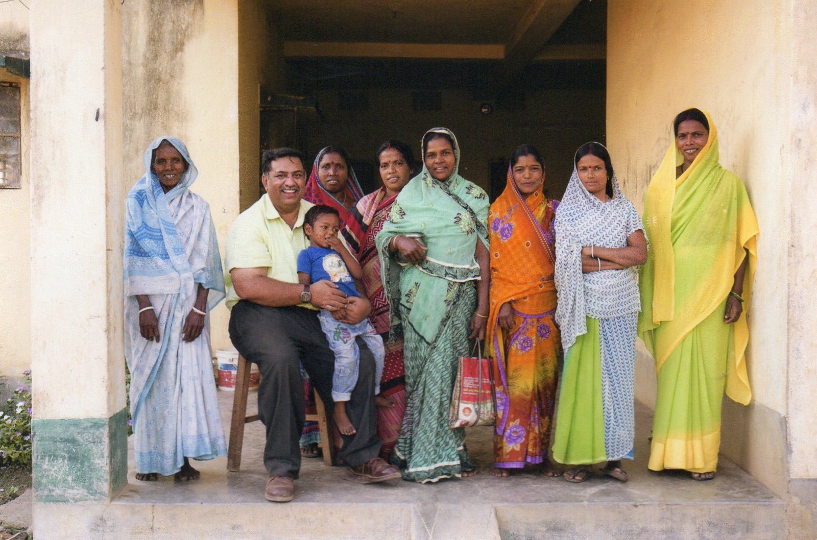 Khitish Pandya with weavers