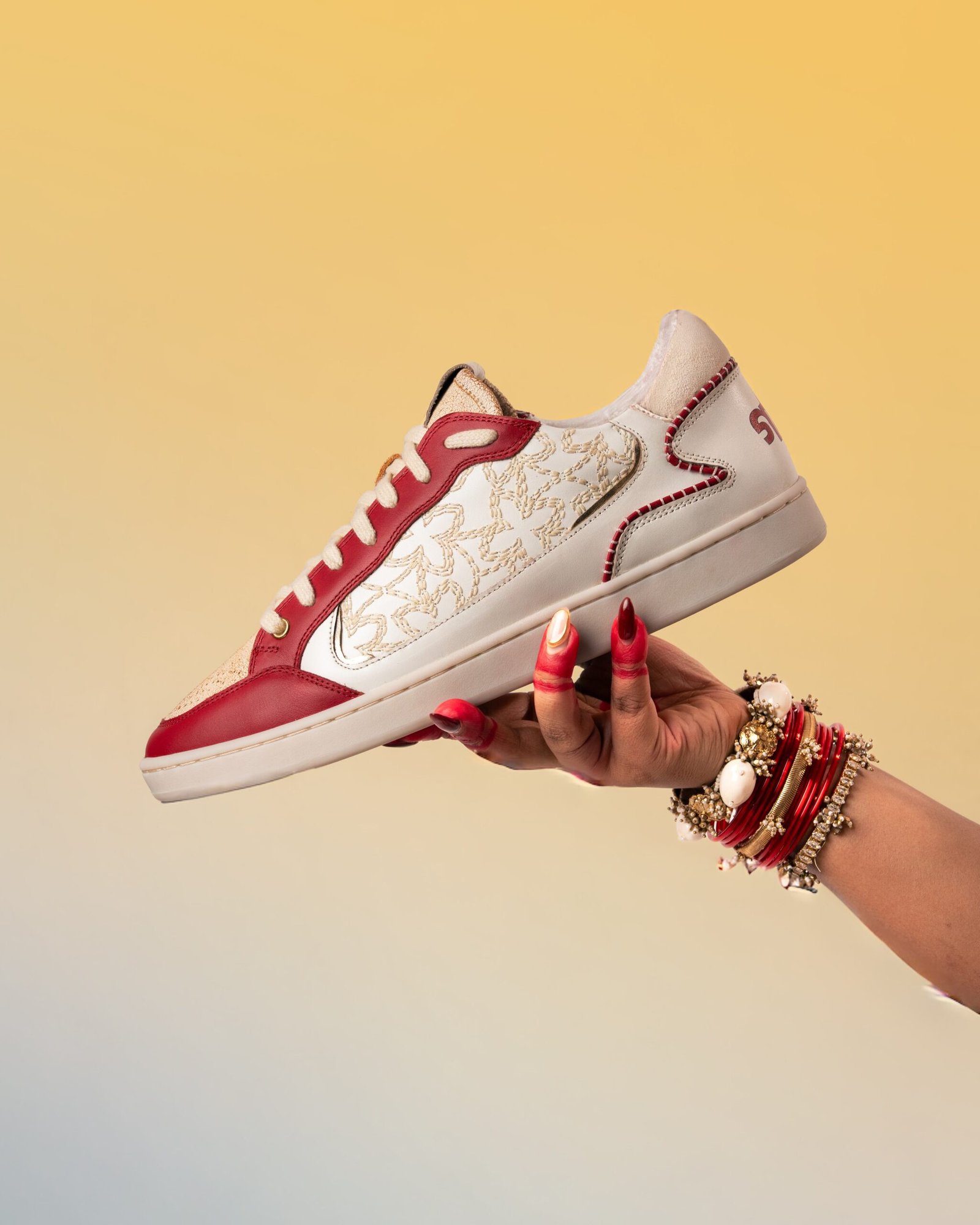 Gully Labs Manik Red sneakers