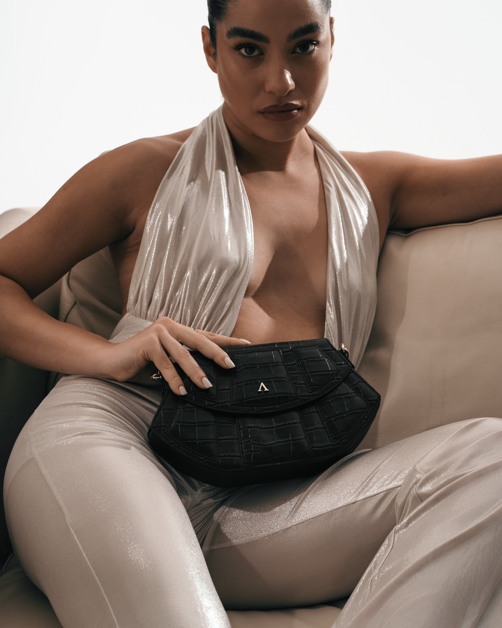 Akinna Lusso Midnight Black