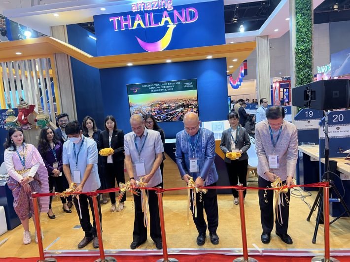 Center (L-R) Mr. Isada Saovaros, Director of Tourism Authority of Thailand Mumbai Office and H.E. Mr. Donnawit Poolsawat, Consul General, Royal Thai Consulate General Mumbai inaugurated