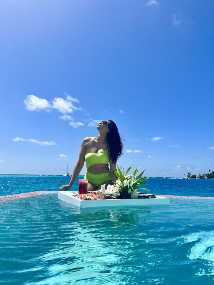 Daisy Shah_Floating Breakfast at Jumeirah Maldives