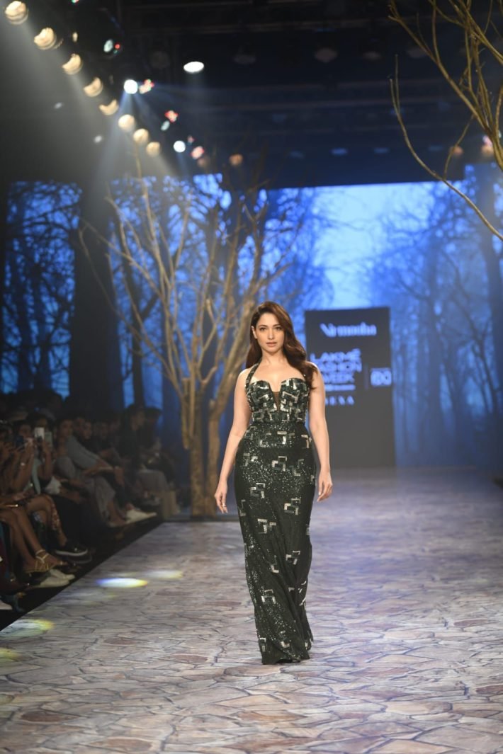 Tamannaah Bhatia Exudes Graceful Goddess Vibes Only At  Lakme fashion Week As She Walks For Nirmooha (2)